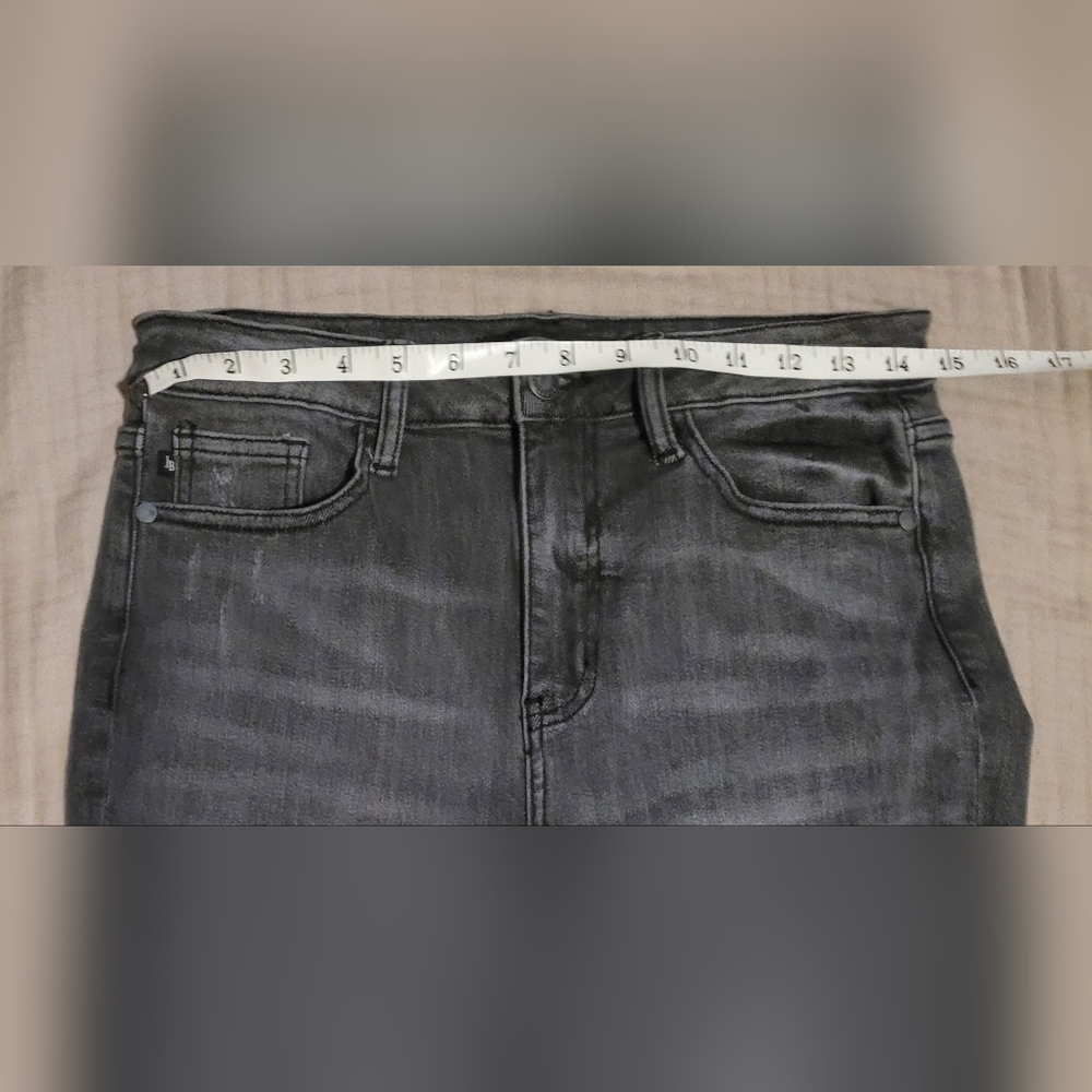 Judy Blue Charcoal Skinny Fit Capri Distressed Stretch Jeans - Picture 5 of 8